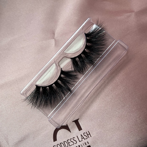 Lash strips - Picture 2 of 3